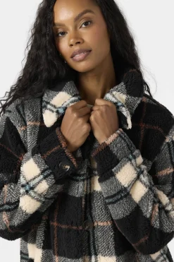 Huxlee Printed Jacket - Black | O'Neill